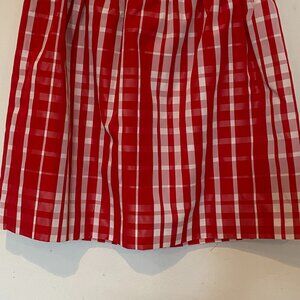 Girls Vineyard Vines polyester/silk skirt size medium.